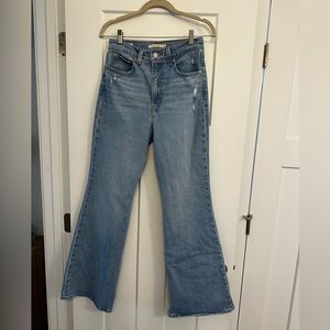 Levi’s NWOT 70s high waisted flare denim size 27